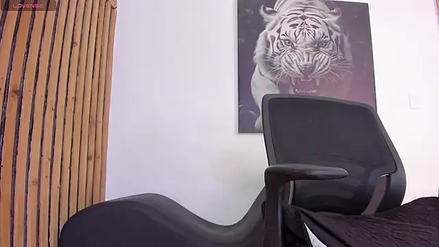 Snapshot of Luke__09 chatting on 10/14/25, 11:33 Luke 09 online show from 10/14/25, 11:33