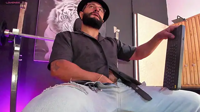 Snapshot of Luke__09 chatting on 10/27/25, 11:47 Luke 09 online show from 10/27/25, 11:47