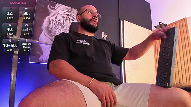 Snapshot of Luke__09 chatting on 10/28/25, 11:14 Luke 09 online show from 10/28/25, 11:14