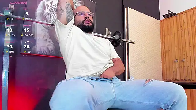 Snapshot of Luke__09 chatting on 11/21/25, 11:20 Luke 09 online show from 11/21/25, 11:20