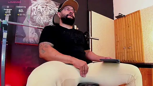 Snapshot of Luke__09 chatting on 11/25/25, 11:32 Luke 09 online show from 11/25/25, 11:32