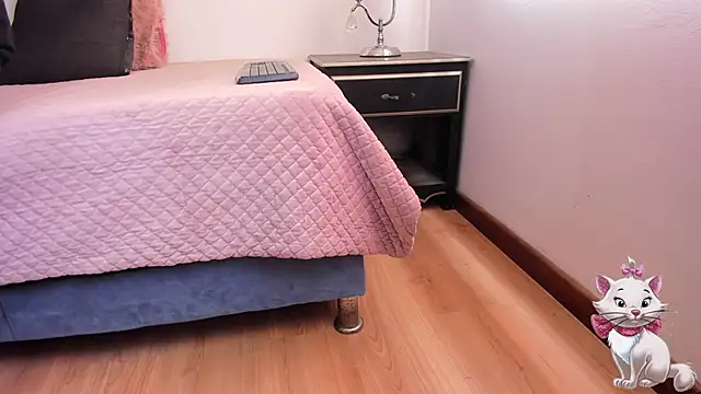 Snapshot of kahta_ardiente_sex chatting on 03/15/25, 04:43 kahta ardiente sex online show from 03/15/25, 04:43