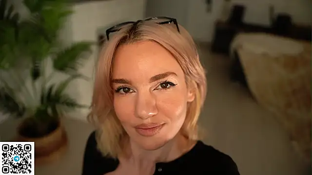 Snapshot of Heidi11 chatting on 03/26/26, 02:22 Heidi11 online show from 03/26/26, 02:22