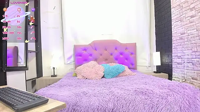 Snapshot of kitty_queen10 chatting on 12/20/25, 04:52 kitty queen10 online show from 12/20/25, 04:52