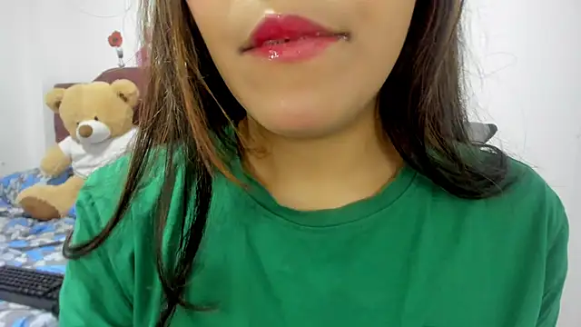 Snapshot of veky_saliva01 chatting on 02/10/25, 07:17 veky saliva01 online show from 02/10/25, 07:17