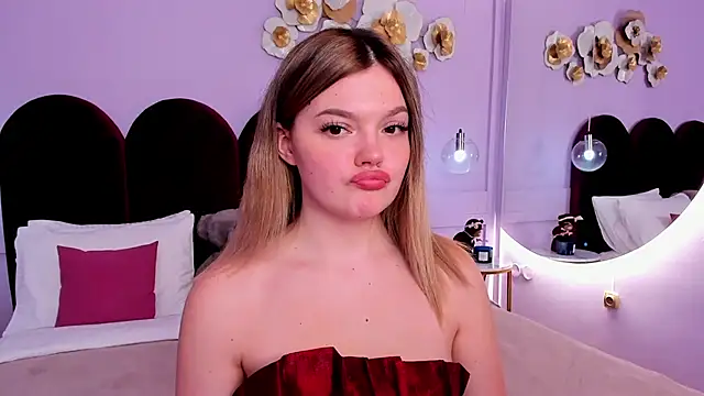 Snapshot of ZaraBloom chatting on 03/13/25, 07:39 ZaraBloom online show from 03/13/25, 07:39