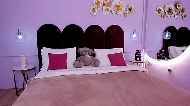 Snapshot of ZaraBloom chatting on 03/18/25, 03:31 ZaraBloom online show from 03/18/25, 03:31