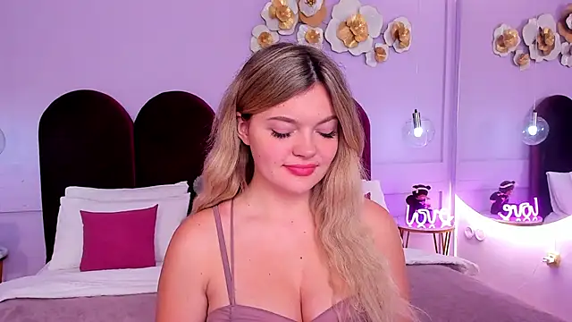 Snapshot of ZaraBloom chatting on 10/14/25, 03:35 ZaraBloom online show from 10/14/25, 03:35