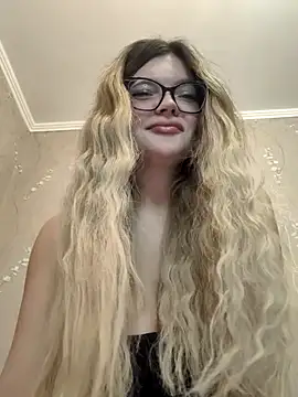 Snapshot of ZaraBloom chatting on 03/28/26, 04:28 ZaraBloom online show from 03/28/26, 04:28