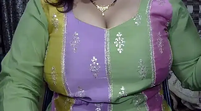 Snapshot of MONICA-LOVE chatting on 12/26/24, 08:53 MONICA-LOVE online show from 12/26/24, 08:53