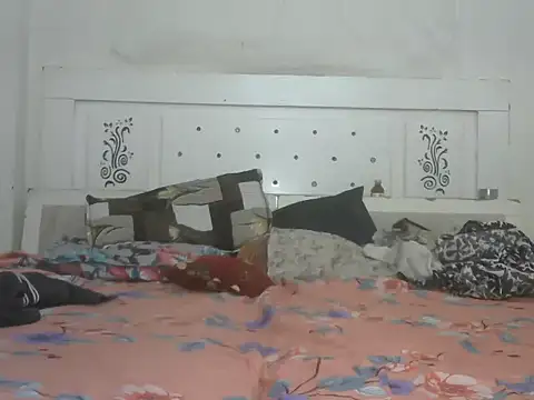 Snapshot of MONICA-LOVE chatting on 10/15/25, 04:01 MONICA-LOVE online show from 10/15/25, 04:01