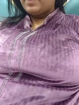 Snapshot of MONICA-LOVE chatting on 11/19/25, 04:29 MONICA-LOVE online show from 11/19/25, 04:29