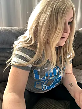 PuckBunny17 online show from 10/10/25, 05:45