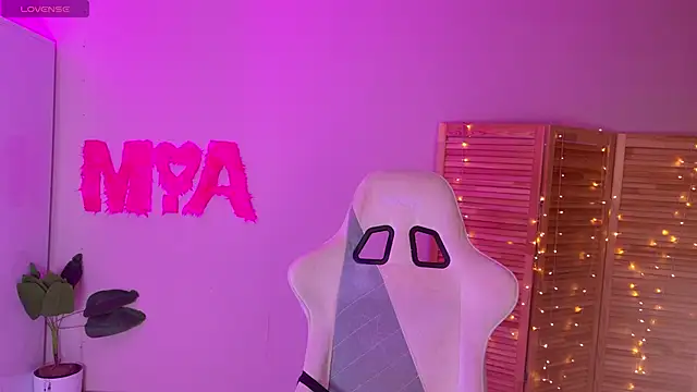 Snapshot of Miss_Mia_Murr chatting on 09/26/25, 03:32 Miss Mia Murr online show from 09/26/25, 03:32