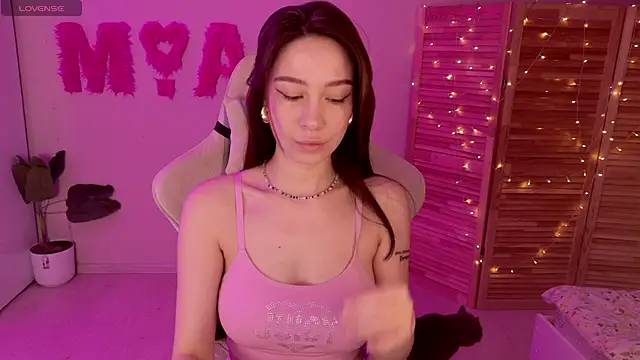 Snapshot of Miss_Mia_Murr chatting on 11/19/25, 04:45 Miss Mia Murr online show from 11/19/25, 04:45