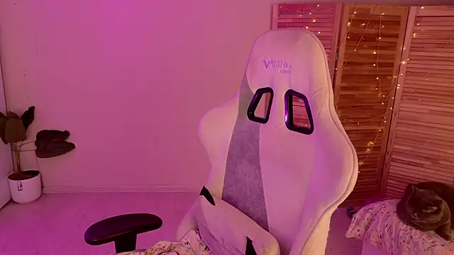 Snapshot of Miss_Mia_Murr chatting on 12/14/25, 04:18 Miss Mia Murr online show from 12/14/25, 04:18