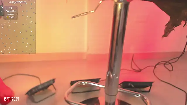 Snapshot of Sofia_Burbano chatting on 11/15/25, 08:38 Sofia Burbano online show from 11/15/25, 08:38