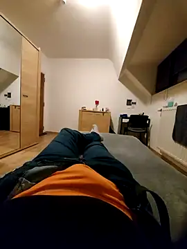 Snapshot of pascalino100 chatting on 02/13/25, 07:52 pascalino100 online show from 02/13/25, 07:52