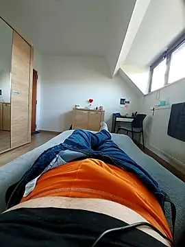 Snapshot of pascalino100 chatting on 02/14/25, 09:24 pascalino100 online show from 02/14/25, 09:24