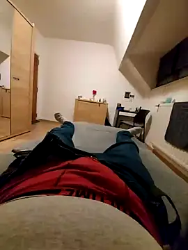 Snapshot of pascalino100 chatting on 02/14/25, 07:02 pascalino100 online show from 02/14/25, 07:02