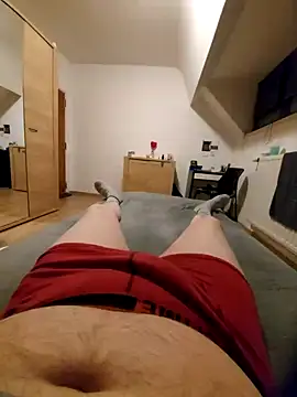 Snapshot of pascalino100 chatting on 02/14/25, 10:14 pascalino100 online show from 02/14/25, 10:14