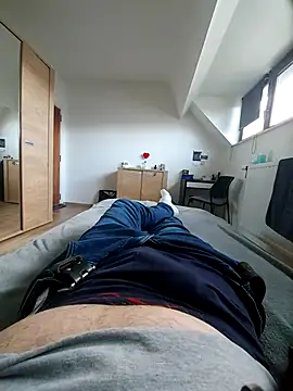 Snapshot of pascalino100 chatting on 02/15/25, 08:11 pascalino100 online show from 02/15/25, 08:11