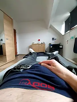 Snapshot of pascalino100 chatting on 02/15/25, 02:33 pascalino100 online show from 02/15/25, 02:33