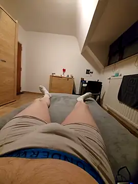 Snapshot of pascalino100 chatting on 02/15/25, 09:59 pascalino100 online show from 02/15/25, 09:59