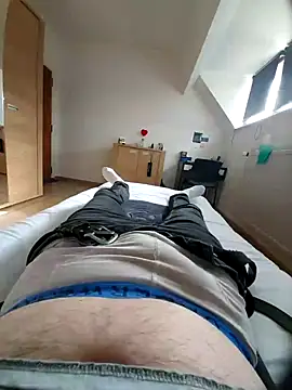 Snapshot of pascalino100 chatting on 02/16/25, 12:54 pascalino100 online show from 02/16/25, 12:54