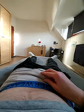 Snapshot of pascalino100 chatting on 02/16/25, 03:59 pascalino100 online show from 02/16/25, 03:59