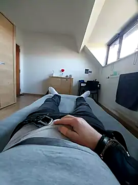 Snapshot of pascalino100 chatting on 02/18/25, 09:21 pascalino100 online show from 02/18/25, 09:21