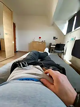 Snapshot of pascalino100 chatting on 02/18/25, 03:10 pascalino100 online show from 02/18/25, 03:10