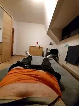 Snapshot of pascalino100 chatting on 02/18/25, 07:19 pascalino100 online show from 02/18/25, 07:19