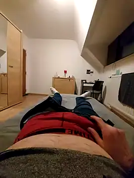 Snapshot of pascalino100 chatting on 02/19/25, 05:49 pascalino100 online show from 02/19/25, 05:49