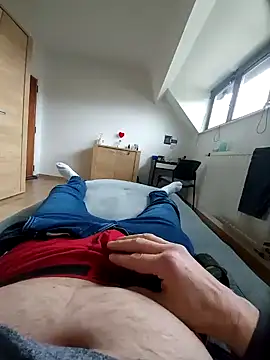 Snapshot of pascalino100 chatting on 02/20/25, 12:36 pascalino100 online show from 02/20/25, 12:36