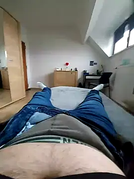 Snapshot of pascalino100 chatting on 02/22/25, 03:25 pascalino100 online show from 02/22/25, 03:25