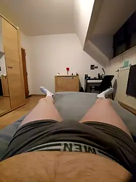 Snapshot of pascalino100 chatting on 02/22/25, 06:52 pascalino100 online show from 02/22/25, 06:52