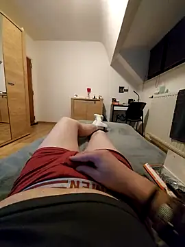 Snapshot of pascalino100 chatting on 02/25/25, 08:51 pascalino100 online show from 02/25/25, 08:51