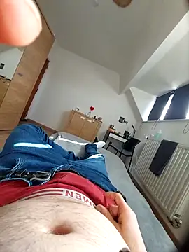 Snapshot of pascalino100 chatting on 02/26/25, 01:30 pascalino100 online show from 02/26/25, 01:30