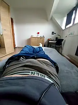 Snapshot of pascalino100 chatting on 02/27/25, 09:32 pascalino100 online show from 02/27/25, 09:32