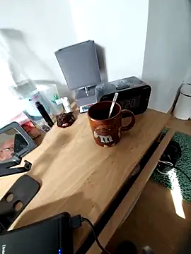 Snapshot of pascalino100 chatting on 03/02/25, 12:22 pascalino100 online show from 03/02/25, 12:22