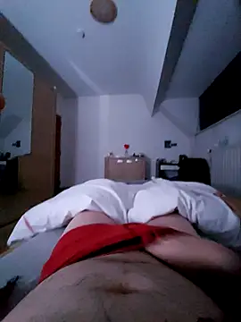 Snapshot of pascalino100 chatting on 03/04/25, 02:06 pascalino100 online show from 03/04/25, 02:06