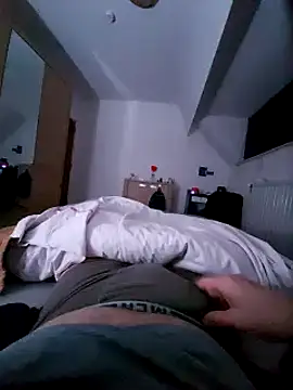 Snapshot of pascalino100 chatting on 03/17/25, 03:57 pascalino100 online show from 03/17/25, 03:57