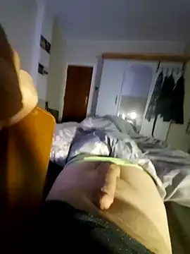 Snapshot of pascalino100 chatting on 09/09/25, 04:12 pascalino100 online show from 09/09/25, 04:12