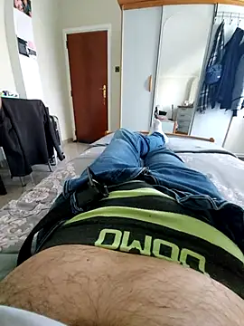 Snapshot of pascalino100 chatting on 09/16/25, 12:17 pascalino100 online show from 09/16/25, 12:17