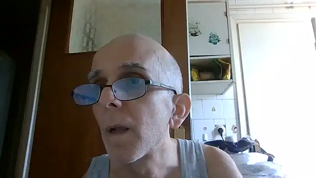 Snapshot of mariusica1@xh chatting on 06/14/26, 02:30 mariusica1xh online show from 06/14/26, 02:30