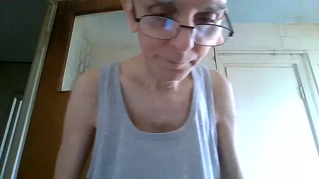 Snapshot of mariusica1@xh chatting on 06/18/26, 06:46 mariusica1xh online show from 06/18/26, 06:46