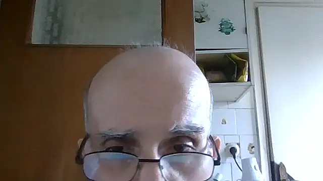 Snapshot of mariusica1@xh chatting on 07/10/26, 04:42 mariusica1xh online show from 07/10/26, 04:42