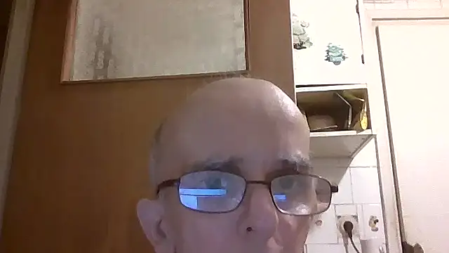 Snapshot of mariusica1@xh chatting on 07/12/26, 10:34 mariusica1xh online show from 07/12/26, 10:34
