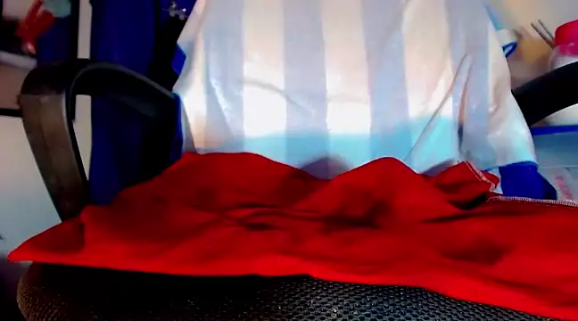 Snapshot of nicol_gill_ chatting on 02/06/25, 02:37 nicol gill online show from 02/06/25, 02:37